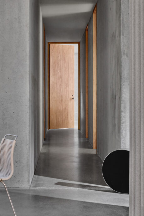 LAYERS DOOR